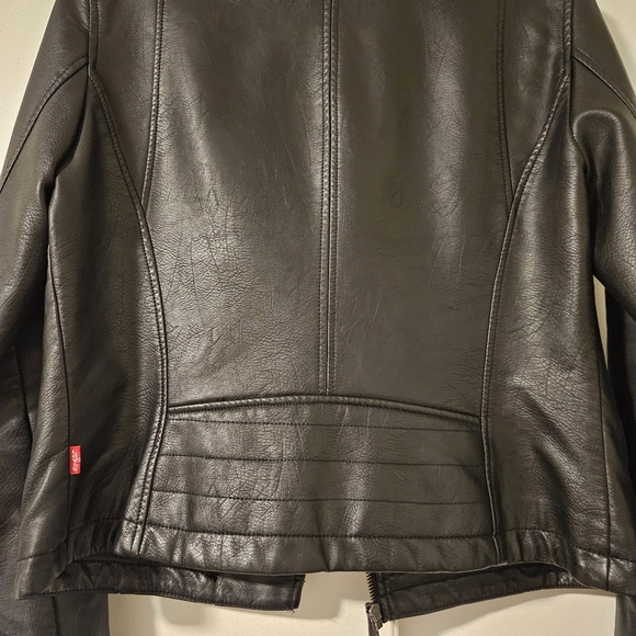 Levi's Women's Classic Faux Leather Asymmetrical Moto Jacket - Picture 6 of 16